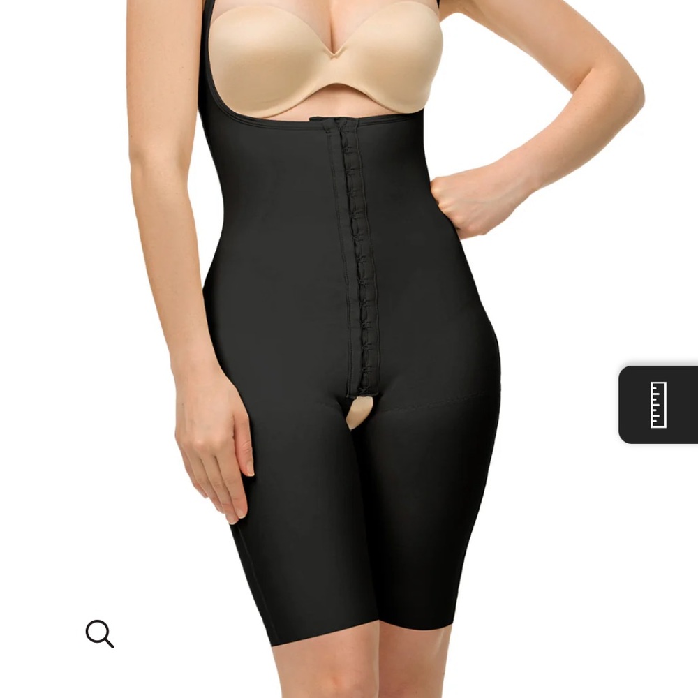 Sleek Black Women's Shapewear Bodysuit